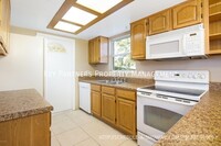 913 Woodmere Cir photo'