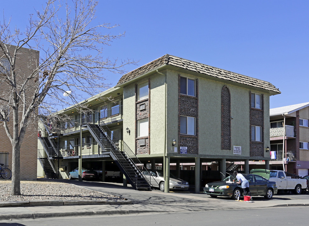 1463 Macon St in Aurora, CO - Foto de edificio