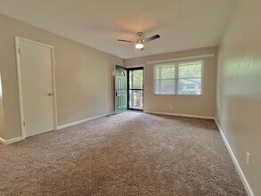 647 Fleming Rd in Hinesville, GA - Building Photo - Building Photo