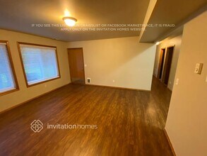 19511 64th St E in Bonney Lake, WA - Foto de edificio - Building Photo