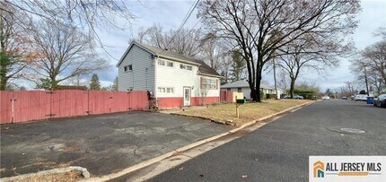 40 Beverly Ave in Franklin Township, NJ - Building Photo - Building Photo