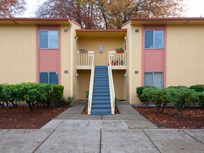 Countrywood Manor in Dallas, OR - Building Photo - Building Photo