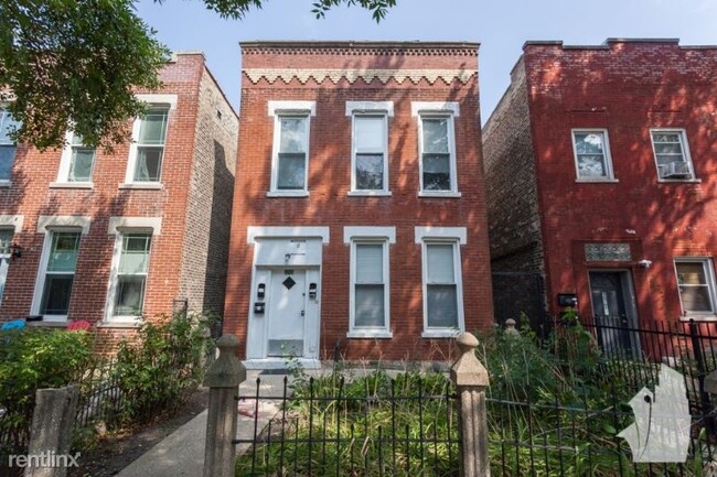 2206 W Erie St-Unit -2R, in Chicago, IL - Building Photo - Building Photo
