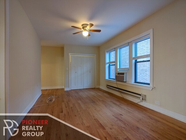 3732 N Pine Grove Ave, Unit 3722-3E in Chicago, IL - Foto de edificio - Building Photo