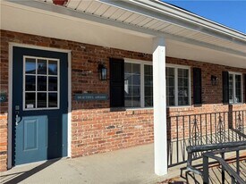 990 Main St in East Greenwich, RI - Building Photo