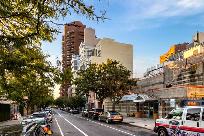 Conrad Condominium in New York, NY - Foto de edificio - Building Photo