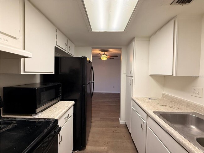 920 N Lake Destiny Rd in Altamonte Springs, FL - Building Photo - Building Photo