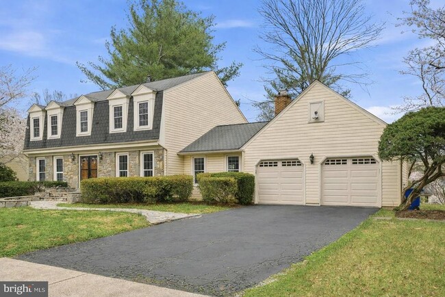 property at 7520 Royal Dominion Dr