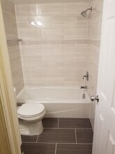 2727 Rhawn St, Unit 32A in Philadelphia, PA - Foto de edificio - Building Photo