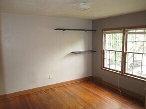 2407 Knapp St in Ames, IA - Building Photo - Building Photo