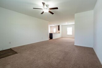 128 Maywood Ln in Jarrell, TX - Building Photo - Building Photo