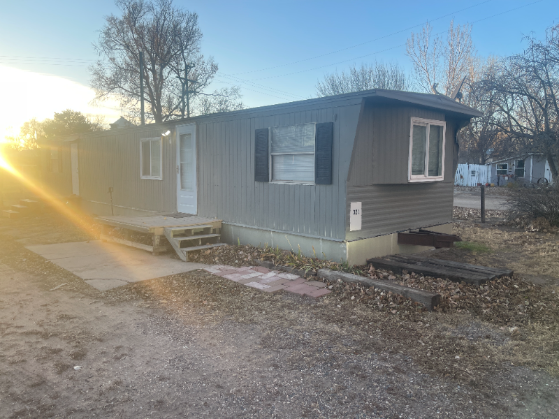 321 Logan Ave in Merino, CO - Foto de edificio