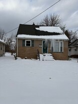5324 Kohout St in Maple Heights, OH - Building Photo