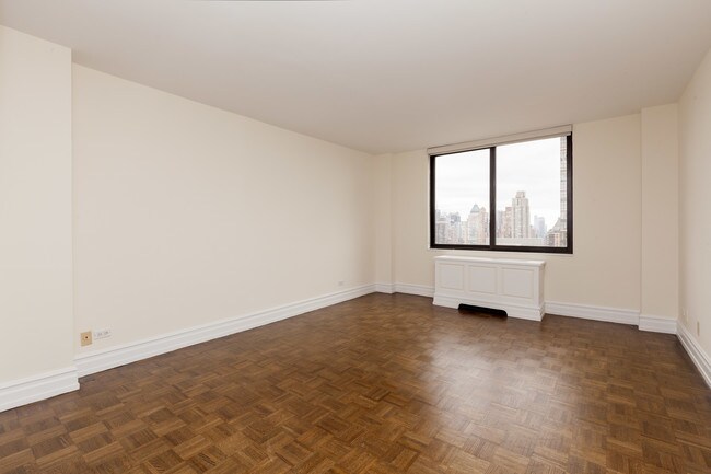 145 W 67th St-Unit -46H in New York, NY - Foto de edificio - Building Photo