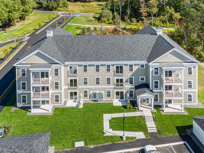 North Village Apartments in Scarborough, ME - Foto de edificio - Building Photo