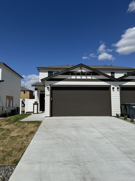 6607 W Dradie St in Pasco, WA - Building Photo