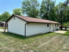 491 Charles St in Troy, MO - Building Photo - Building Photo