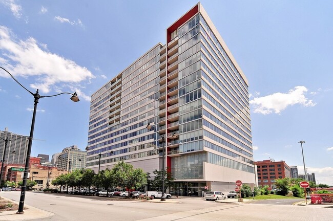property at 659 W Randolph St