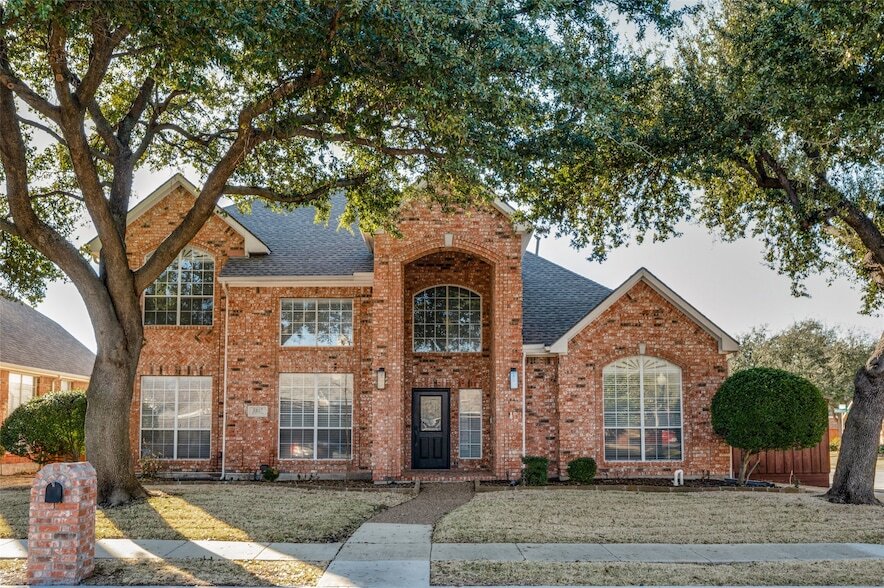 8117 Halliford Dr in Plano, TX - Building Photo