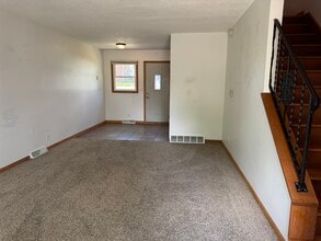 18 Parkview Dr, Unit C in Eldridge, IA - Foto de edificio - Building Photo