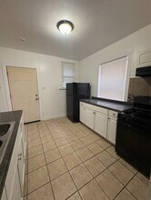 7741 S Yates Blvd in Chicago, IL - Foto de edificio - Building Photo