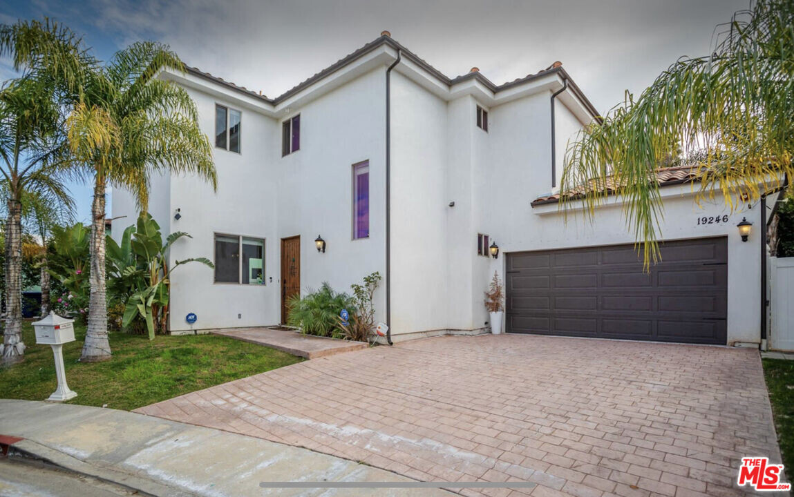19246 Liam Ln in Los Angeles, CA - Building Photo