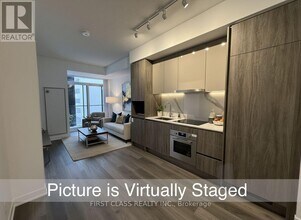 180 Front St E in Toronto, ON - Building Photo - Building Photo