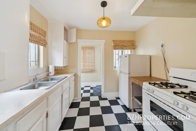6179 N Figueroa St in Los Angeles, CA - Building Photo - Building Photo