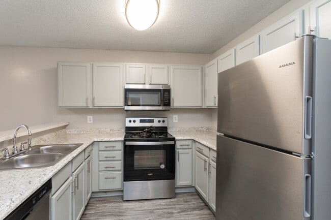 Wendover Ridge in Greensboro, NC - Foto de edificio - Interior Photo