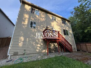 255 Graham Ave NE in Renton, WA - Building Photo - Building Photo