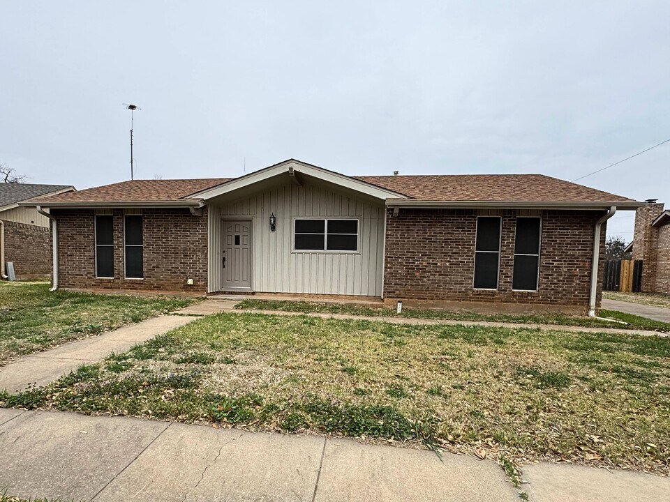 4814 Big Bend Dr in Wichita Falls, TX - Building Photo