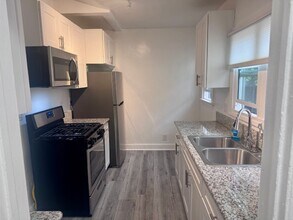 2615 Somerset Dr, Unit Bungalow in Los Angeles, CA - Building Photo - Building Photo