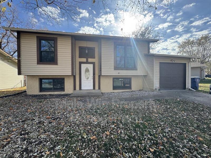 1464 Monopoly Dr in Florissant, MO - Building Photo