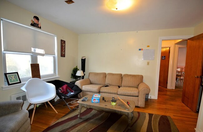 16 Caltha Rd, Unit 16 in Boston, MA - Foto de edificio - Building Photo