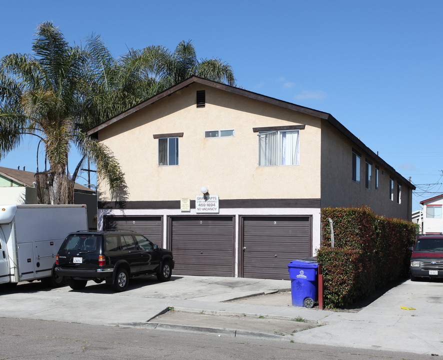 Grays Apartments in San Diego, CA - Building Photo