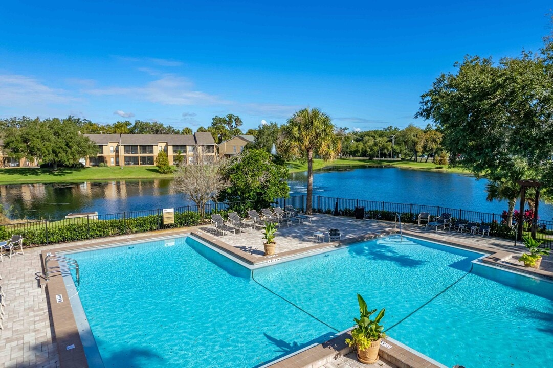 The Park at Lake Como in Tampa, FL - Foto de edificio