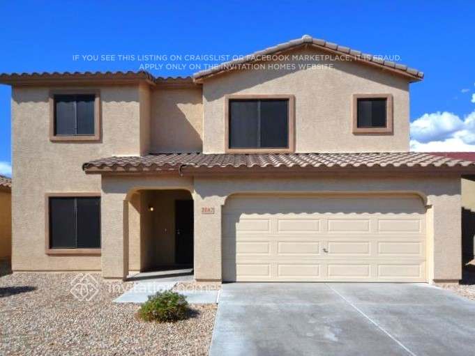 2162 E Cochise Ave in Apache Junction, AZ - Foto de edificio
