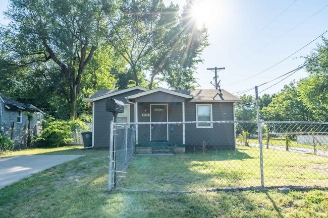 property at 2132 N Atlanta Ave