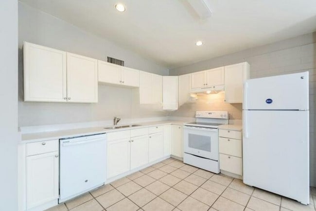 7530 E Poinciana Dr in Tucson, AZ - Foto de edificio - Building Photo