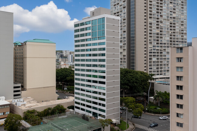 Punahou Regency in Honolulu, HI - Building Photo - Building Photo