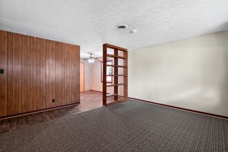 816 St William Dr in Sauget, IL - Foto de edificio - Building Photo