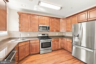 107 Hearth Ct in Baltimore, MD - Building Photo