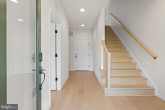 12311 W Oaks Dr in Fairfax, VA - Building Photo - Building Photo