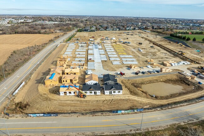 Bungalows on Honeysuckle in Elkhorn, NE - Building Photo - Building Photo