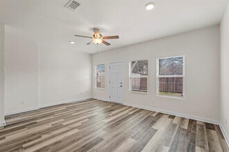 206 Henderson St in Bonham, TX - Building Photo - Building Photo