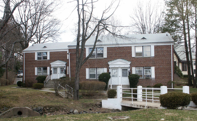 Montclair Court Apartments in Montclair, NJ - Building Photo - Building Photo