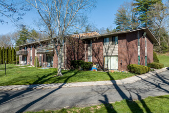 Turkey Hill Apartments in East Granby, CT - Building Photo - Building Photo