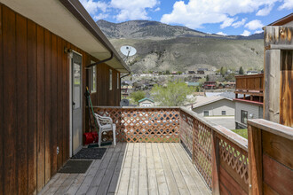 321 Stone St in Gardiner, MT - Building Photo - Building Photo