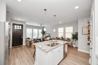 5300 Berkeley Knl Cir in Richmond, TX - Foto de edificio - Building Photo