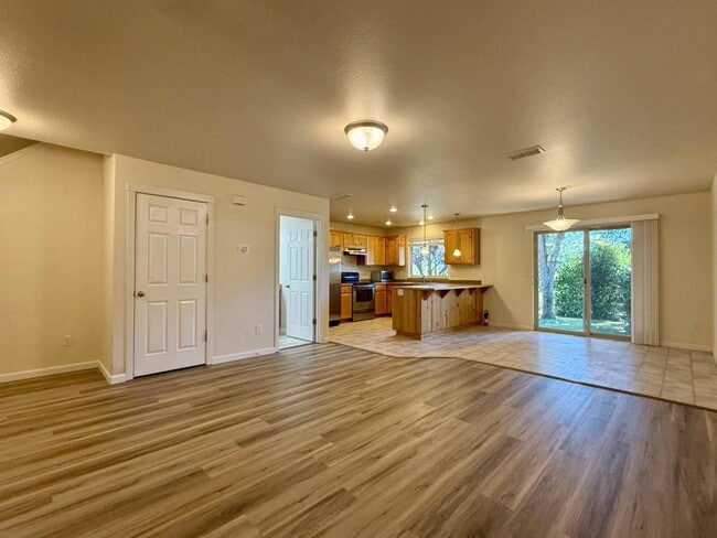 2149 NW Tara Ln in Grants Pass, OR - Building Photo - Building Photo